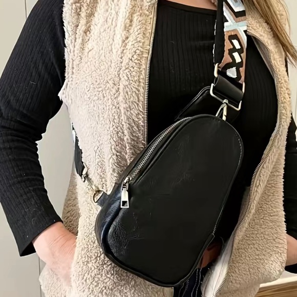 Black Sling Crossbody Vegan Leather Bag - Picture 1 of 3